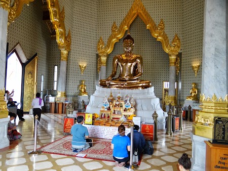 4. Credinciosi budisti.JPG