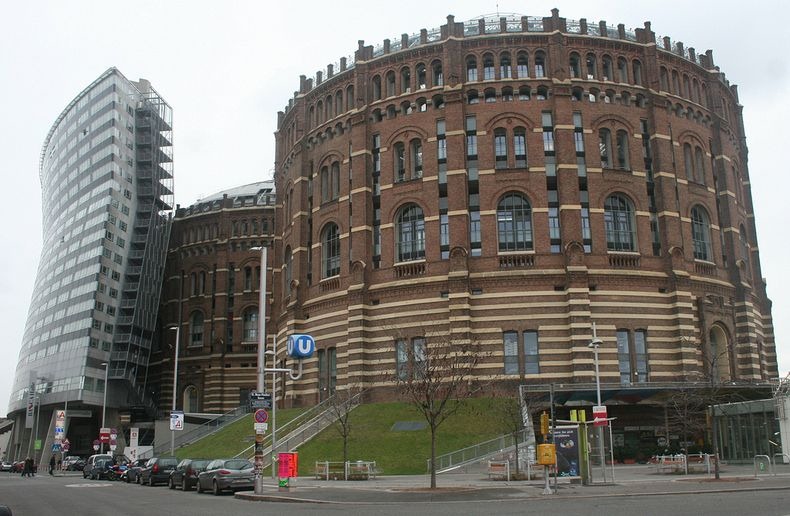 Gasometers Of Vienna Former Gas Storage Tanks Turned Into Housing Amusing Planet