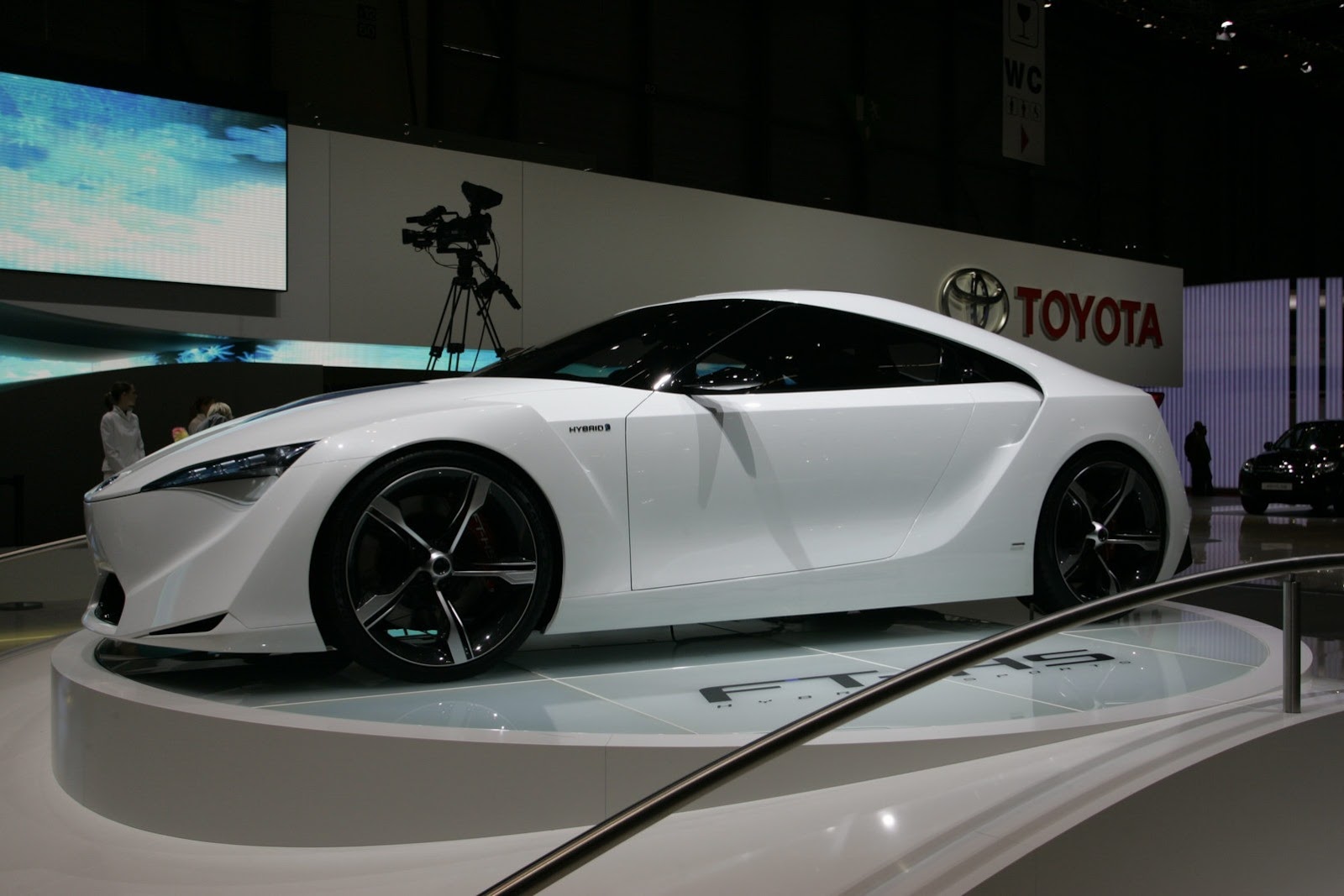 [2007-Toyota-FT-HS-Concept-18%255B2%255D.jpg]