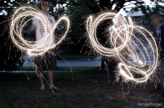 How to photograph sparklers | personallyandrea.com