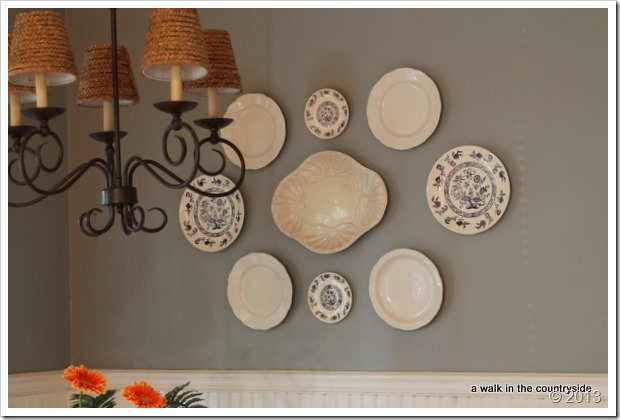 plate arrangement, wall paint Gris by Sherwin Williams