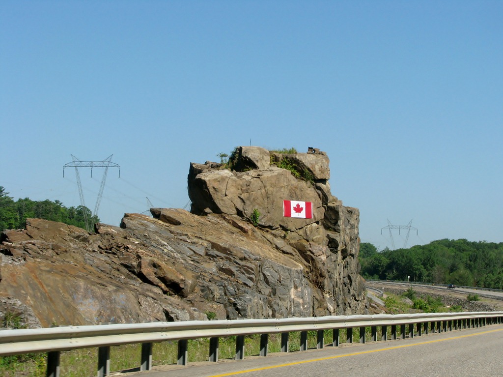 [7680%2520Ontario%2520Hwy%2520400%2520North%2520-%2520Canadian%2520Flag%255B3%255D.jpg]