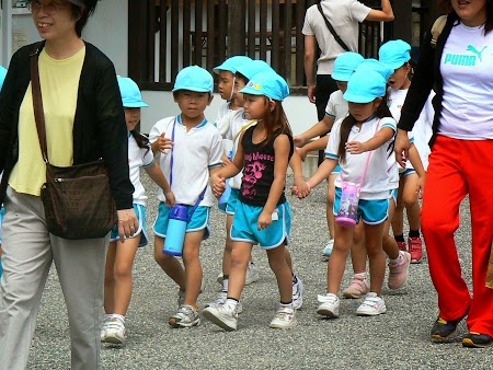 29. Copii scoala Japonia.JPG