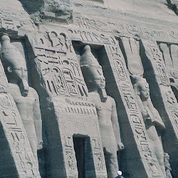 30 - Entrada al pequeño Speo de Nefertari en Abu Simbel