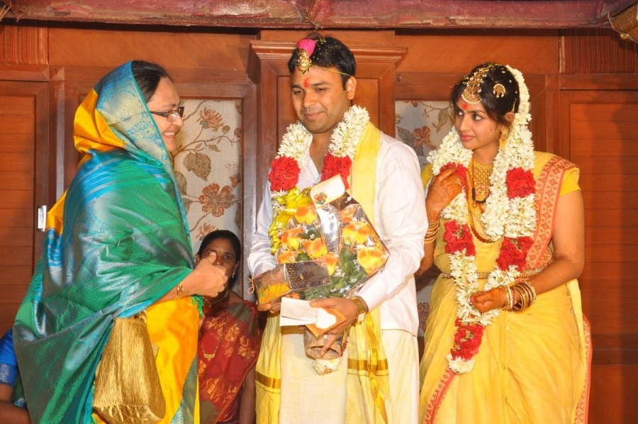 [jyothi-krishna-and-aishwarya-wedding-pic%255B2%255D.jpg]