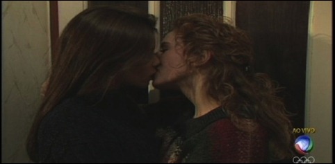Cena do beijo lésbico na cerimônia de abertura dos Jogos Olímpicos de Londres (Reprodução)