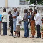 Des électeurs devant un bureau de vote le 28/11/2011  à Kinshasa, pour les élections de 2011 en RDC. Radio Okapi/ Ph. John Bompengo