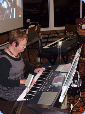 Diane Lyons played and sang using her Korg Pa500. Nice sounds and arrangements.