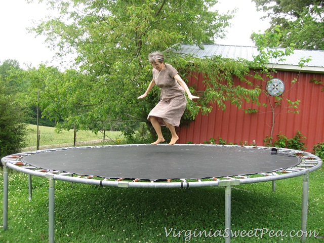 [Mama%2520on%2520Trampoline2%255B3%255D.jpg]