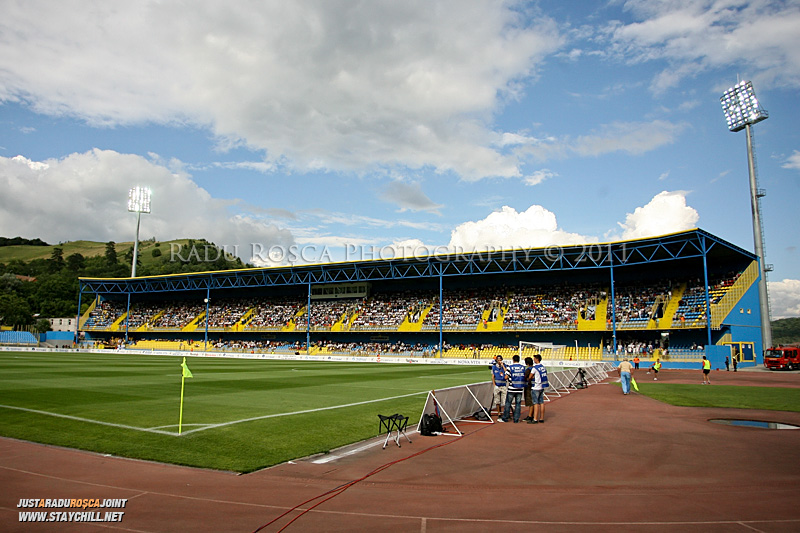 Stadionul Gaz Metan inaintea inceperii returului dintre Gaz Metan Medias si KuPS Kuopio (Finlanda) din cadrul turului 2 preliminar al UEFA Europa League, din data de 21 iulie 2011