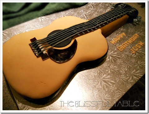 acoustic guitar cake 014a