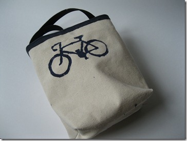bike or car tote with french seams and freezer paper stencil of bike (2)