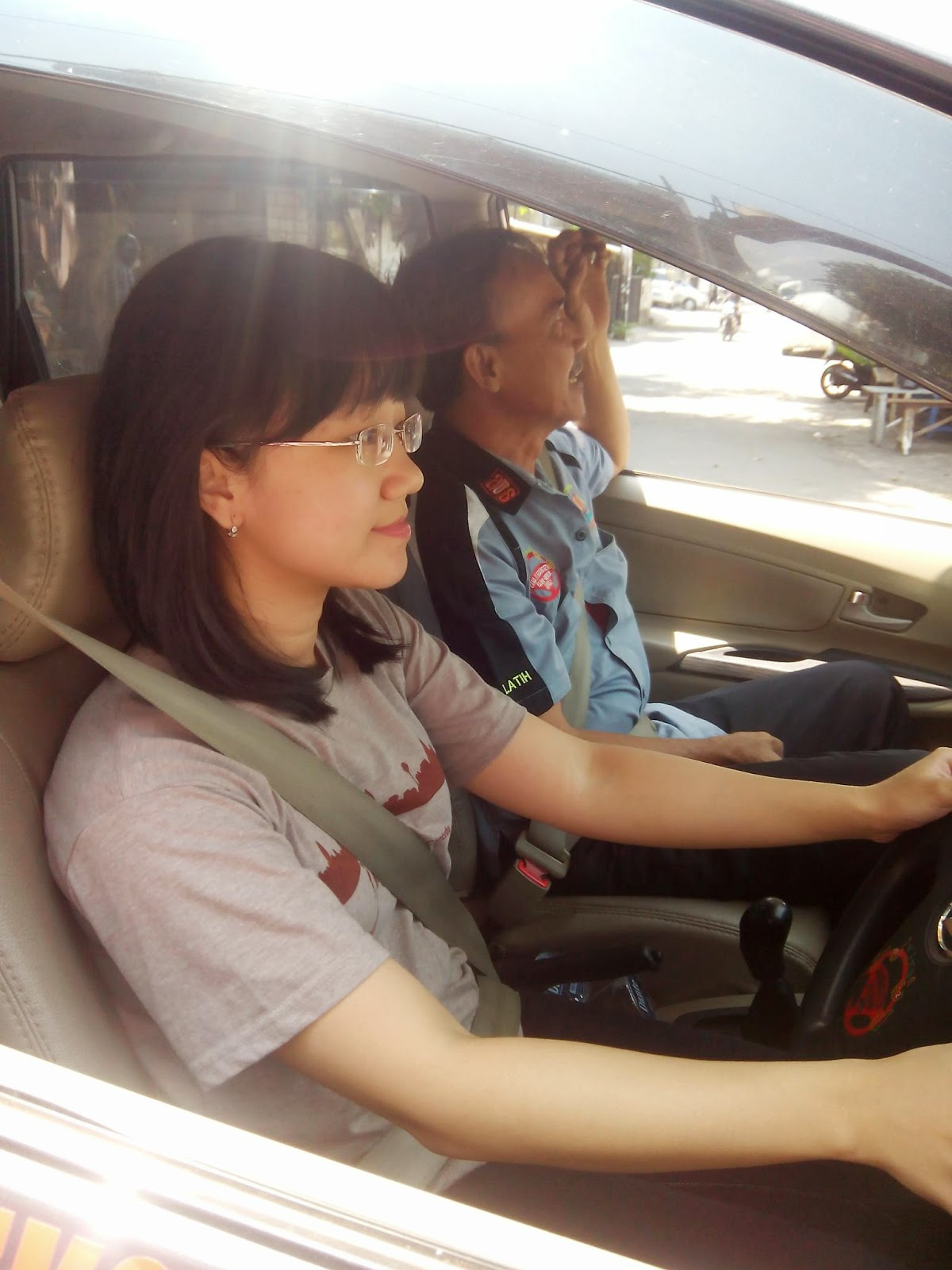 SekolahStirMobilJakarta Les belajar mengemudi mobil manual dan matic