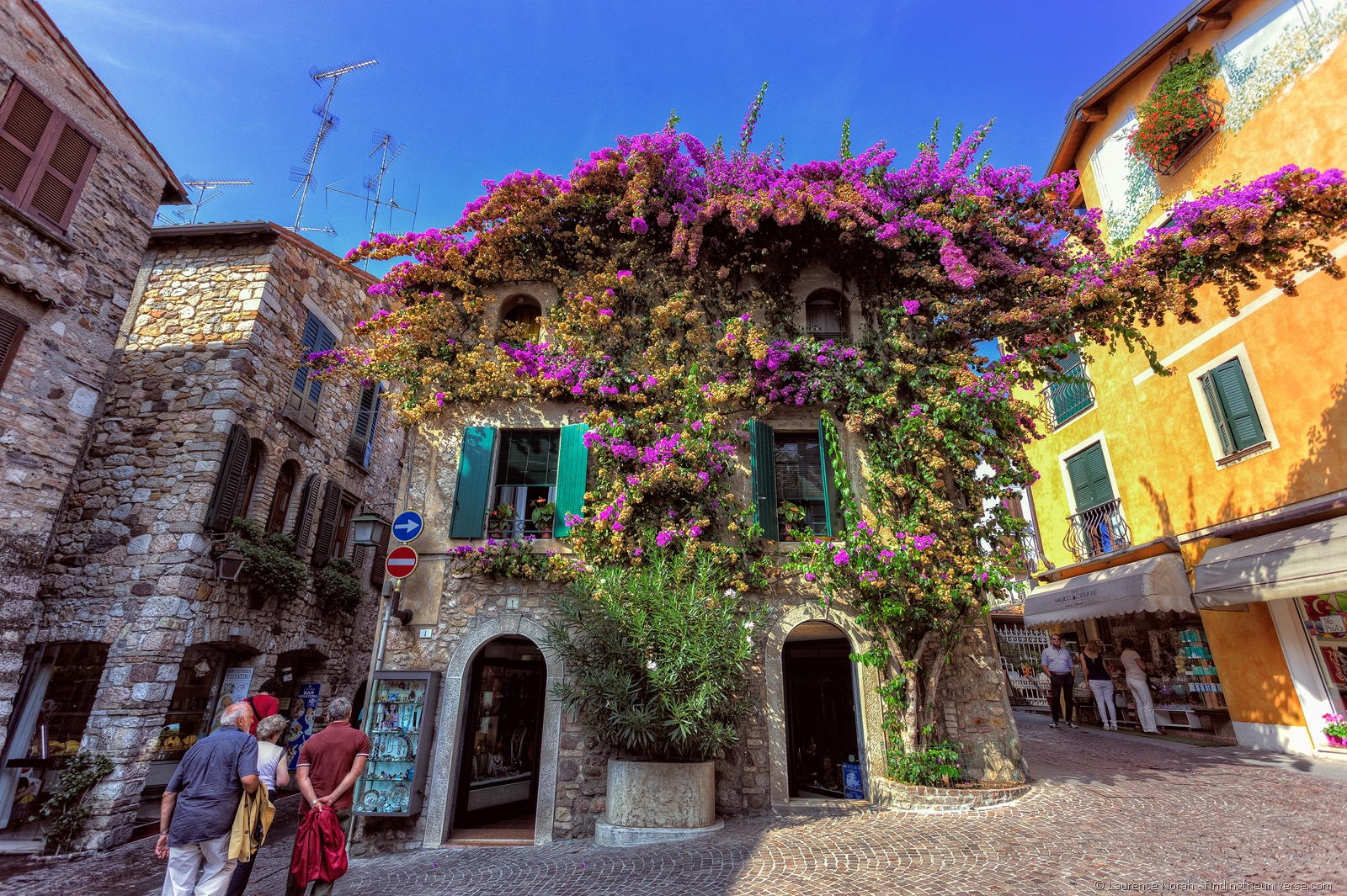 [streets%2520flowers%2520sirmione%2520italy%2520cobbles%255B3%255D.jpg]
