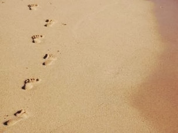 footprints-in-the-sand_216668