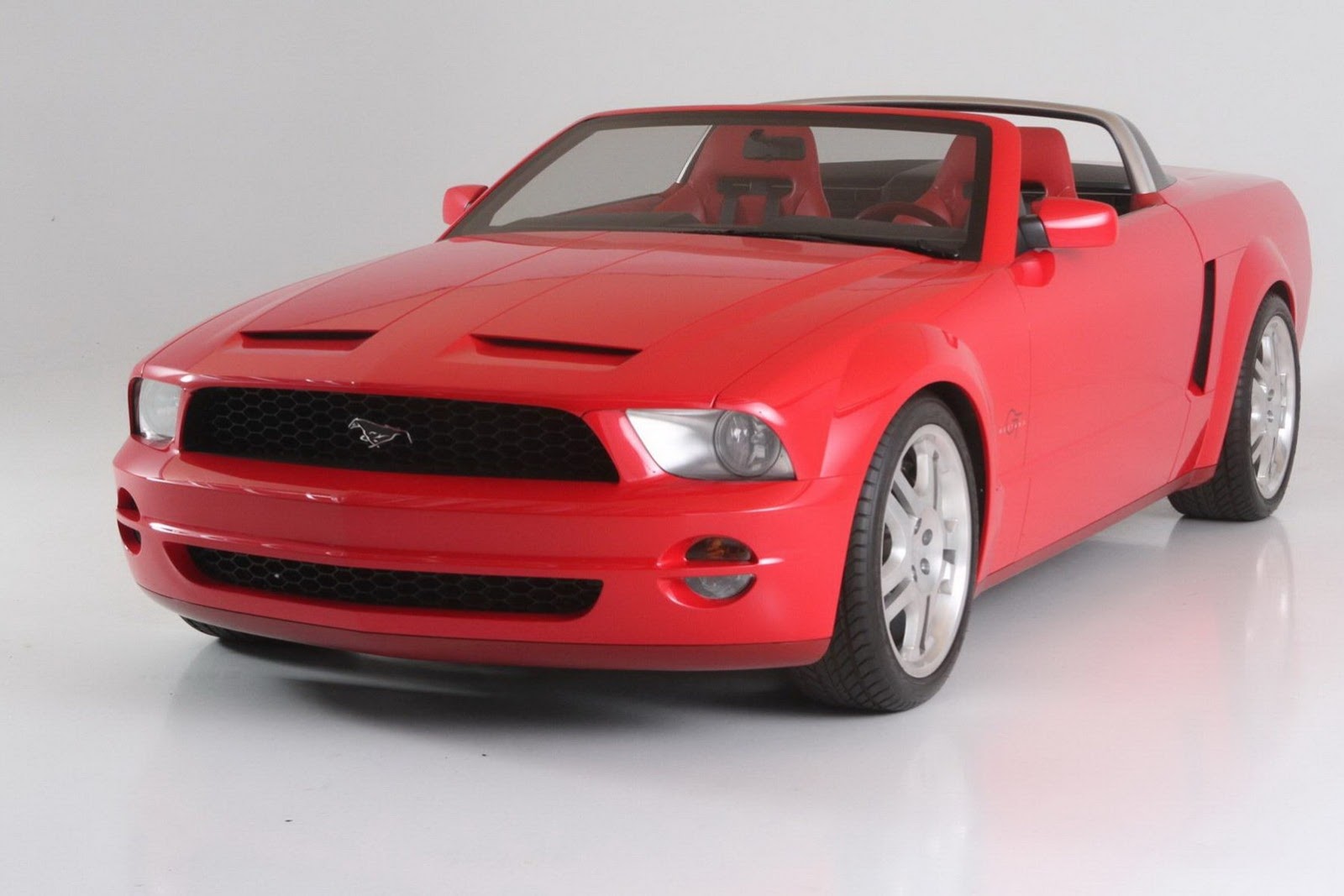 [2004-Ford-Mustang-GT-Convertible-Concept-2%255B4%255D.jpg]