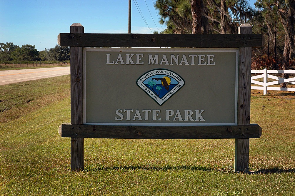 [Lake-Manatee-Sign2.jpg]