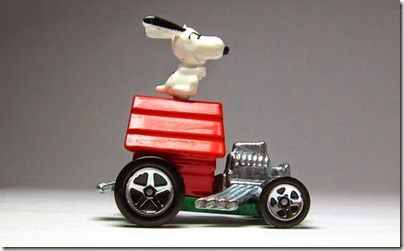 Snoopy Red Baron Hot Wheels 2014 by HW City 02 (Image hobbyminis.blogpost.com)