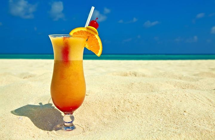 placely-cocktail-on-the-beach-in-paradise-don-t-you-wish-you-were-here-bucketlist-barbados.jpg