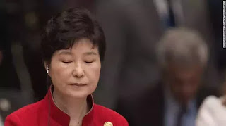 Park Geun-hye bị phế truất. Park Geun-hye bị phế truất.
