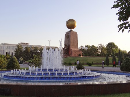 01. Piata Centrala din Tashkent.JPG