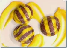 Ravioli bicolore e melanzane su crema di zucca alla liquirizia e pistacchio