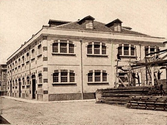 [Oficinas-e-Armazens-Gerais.4-Edifici%255B2%255D.jpg]