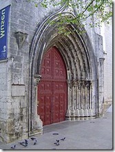 pintu gotik