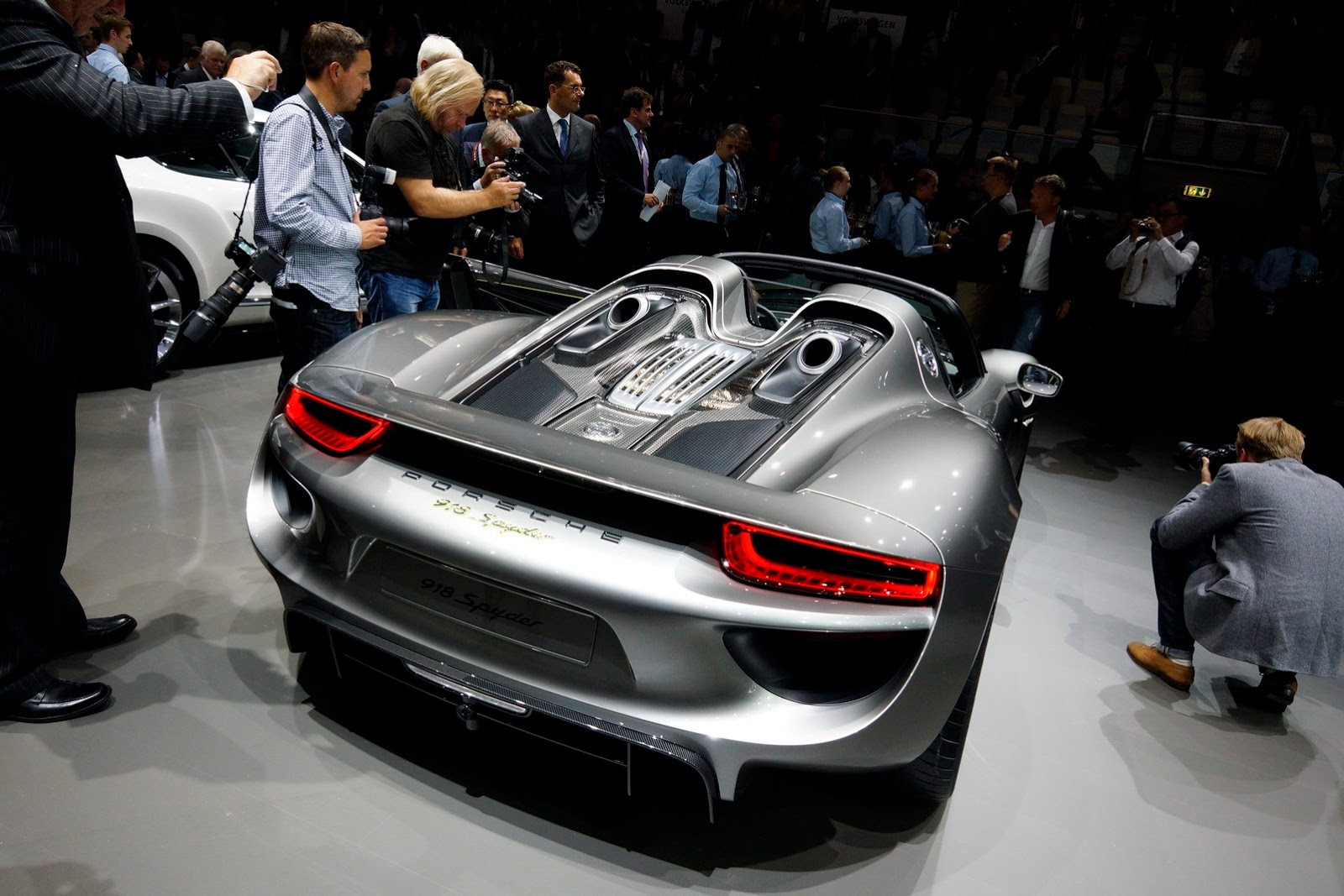 [Porsche-918-Spyder-Nurburgring-9%255B2%255D.jpg]