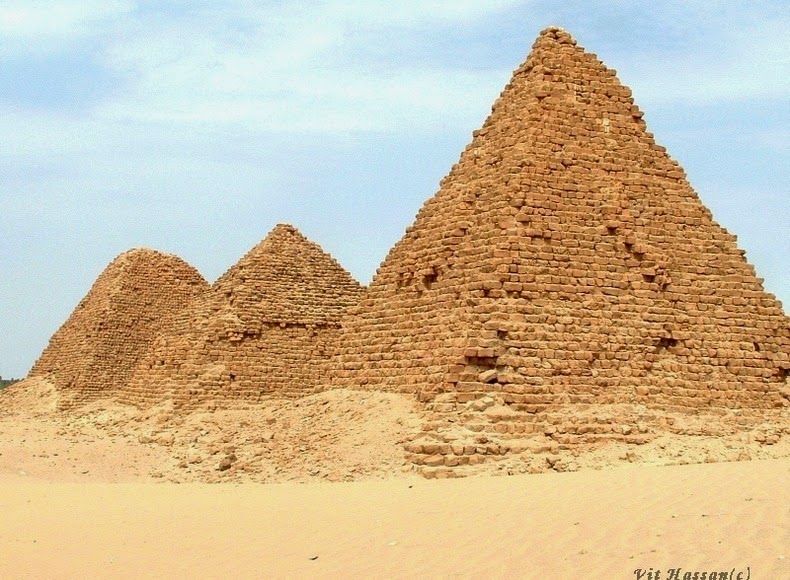 pyramids-nubian-2
