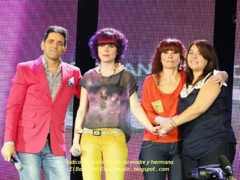 Iúdica Damaris Scurte su madre y hermana.jpg