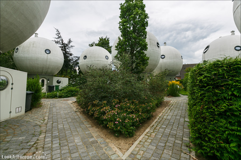 LookAtEurope.com - Фотогалоп по Европе. Чехия, Германия, Голландия.  Дома шары в голландском городе Хертогенбош | Holland, Bolwoningen Houses of Hertogenbosch