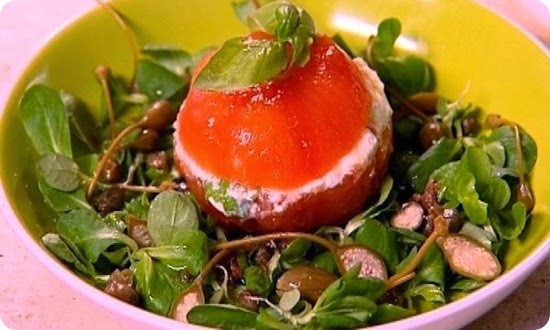 Pomodoro farcito con ricotta di bufala Pomodoro farcito con ricotta di bufala