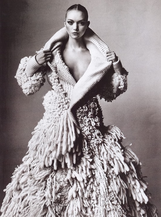 The-Balenciagia-Mystique-Vogue-US-March-2006-Gemma-Ward-Irving-Penn-editorial-1