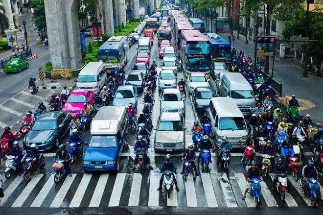 How to Cross The Street Safely in Vietnam - TNK Travel