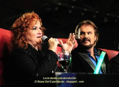 Lucía dando una devolución.jpg
