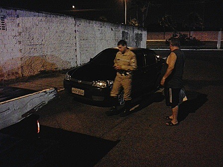 [CARRO%2520COM%2520OS%2520PNEUS%2520ESTOURADOS%2520%25284%2529%255B4%255D.jpg]