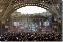 0610 concert gratuit de Johnny Hallyday sous la Tour Eiffel