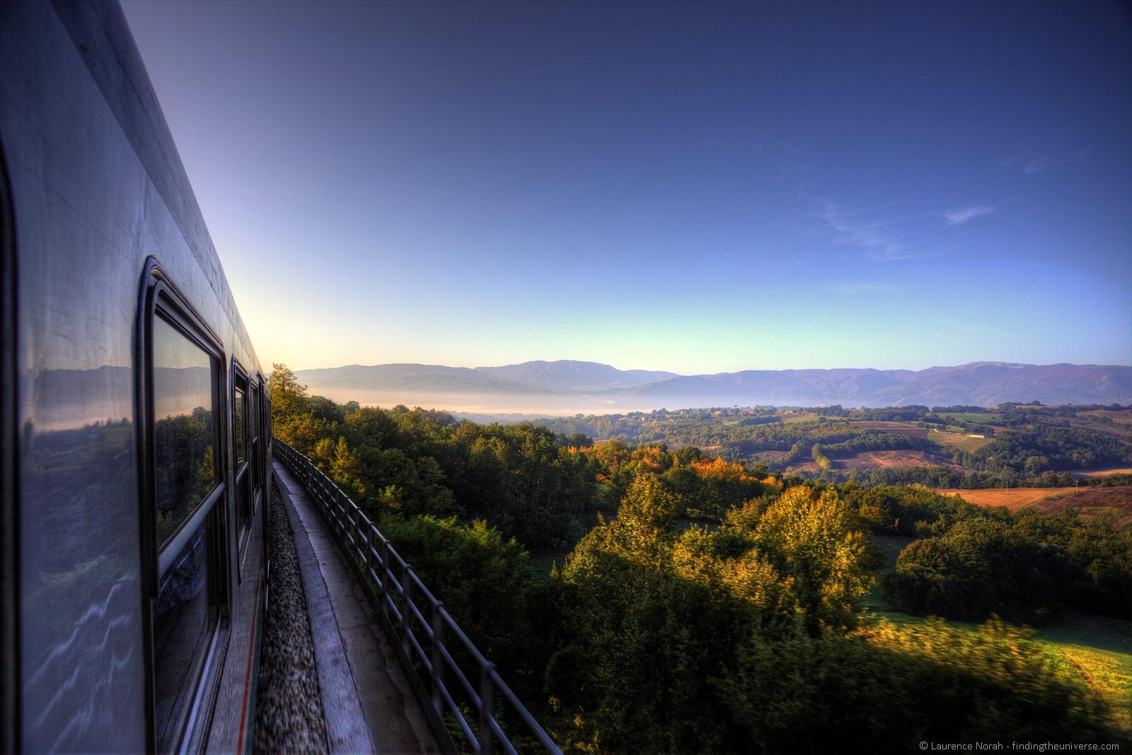 [View-from-train-Molise-mist3.jpg]