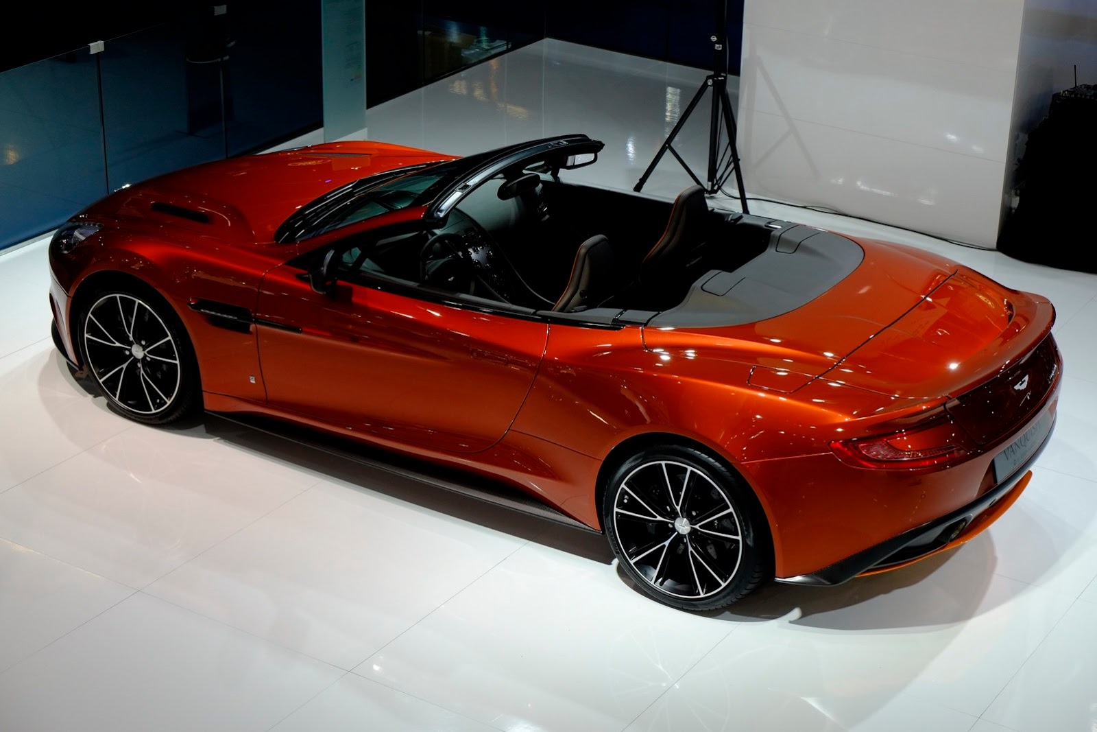[Aston-Martin-9%255B2%255D.jpg]