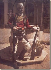 Një Bajraktar i veriut me veshje tradicionale. (foto, Luigi Pellerano)