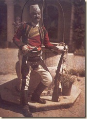 Një Bajraktar i veriut me veshje tradicionale. (foto, Luigi Pellerano) Një Bajraktar i veriut me veshje tradicionale. (foto, Luigi Pellerano)