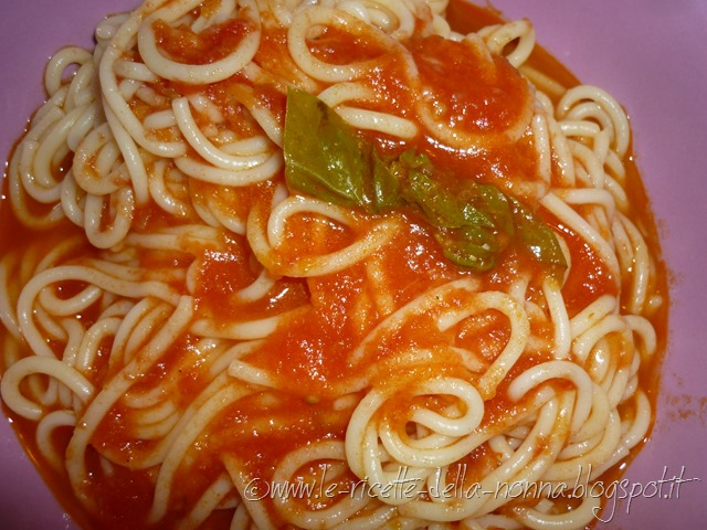 [Spaghetti-al-sugo-di-pomodoro-e-basi%255B3%255D.jpg]