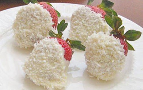 white-chocolate-covered-strawberries