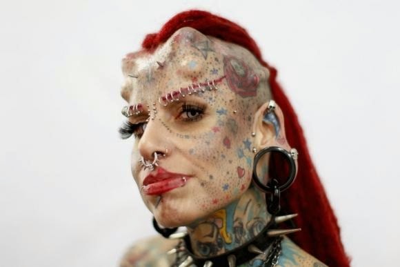 [mujervampiro42.jpg]