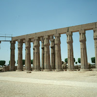 30.- patio de templo en Luxor
