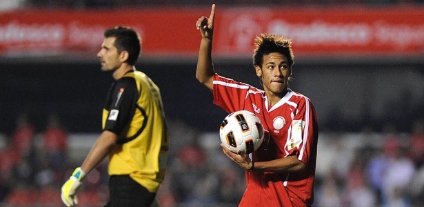 [neymar-festeja-gol-durante-o-jogo-das-estrelas-no-estadio-do-morumbi-1325115316065_615x300%255B3%255D.jpg]
