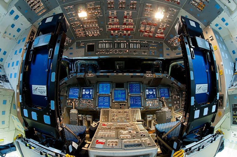 endeavour-flight-deck-16