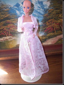 Barbie-calva-bald-and-really-beautiful-princess-2013-muñecas-Barbie-juguetes-Pucca-juegos-infantiles-niñas-cancer-hospital-chicas-maquillar-vestir-peinar-fashion-belleza-princesas-bebes-facebook-13
