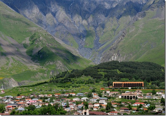 Rooms-Hotel-in-Kazbegi-Caucasus-Mountains-Georgia-yatzer-16